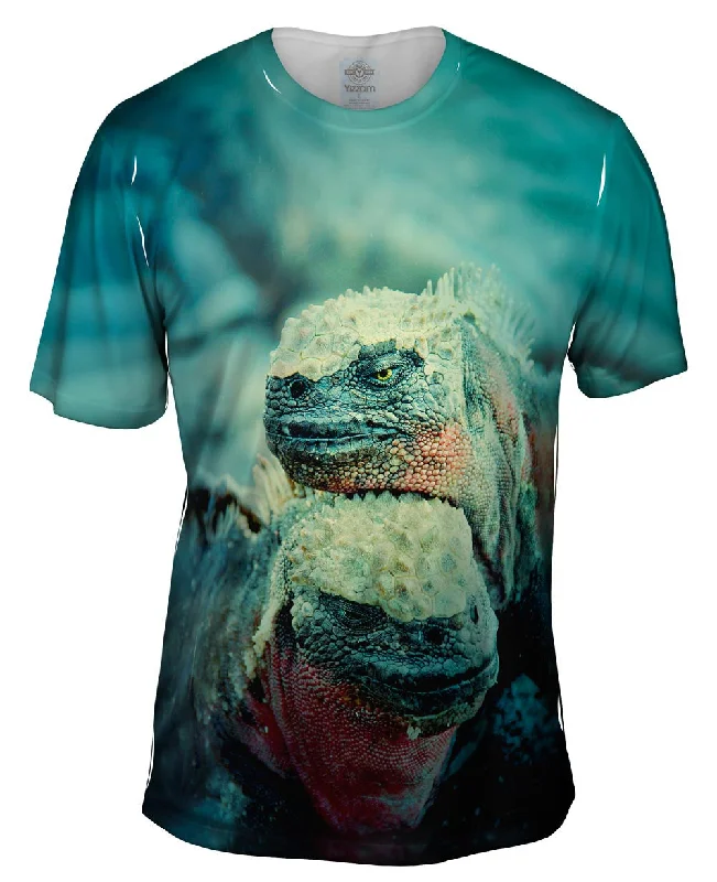 Minimalist T-Shirt-Galapagos Iguana Duo